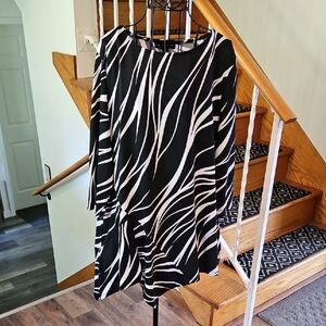 👚N TOUCH Black and White Print Tunic